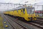 UST-02 'Karla Peijs' lauft am 3 Februar 2022 um in Amersfoort. Gleis 10 -wo sie Inspektionsfahrten macht- ist normalerweise das Gleis für pausierende Güterzüge nach Utrecht bzw. Amsterdam, war aber wegen Defekten ausser Betrieb und müsste nachgeschaut werden.