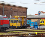   Das Mehrzweck-Gleisarbeitsfahrzeug MZA 640 (97 86 06 512 10-8) der Railsystems RP GmbH abgestellt am 30.04.2016 in Gotha (aufgenommen vom Bahnsteig).