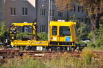 Rottenwagen mit Kranarm der Spitzke AG Niederlassung Buchloe D-SPAG 99 80 9610 028-9 mit Namen:  Schorsch  in Ulm am 22.09.2022.