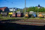 Ein Bild aus dem Zug am 23 April 2026 in Bad Nauheim auf die Deutsche Draisinen Sammlung der Eisenbahnfreunde Wetterau e.V., hier von links nach rechts: ex DR SKL 24, ex DR LPR 86 (KL 3121), ex DR SKL