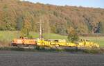 1214 009-3 von BBL 02 und Gleisbauzug 09-32 CSM von Plasser & Theurer SSP 110 SW von Eiffage Rail bei Urspring am 22.10.2011.