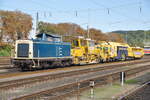 Schotterplaniermaschinen/768677/211-031-0-privatlok-von-railservice-alexander 211 031-0 Privatlok von Railservice Alexander Neubauer; Hersteller Lokfabrik Jung (Jugenthal) Baujahr 1961 Fabriknummer 13 315; zur Zeit der Aufnahme am 18.09.2010. Aktueller Status (Juni 2021) Eigentümer SeGeCo S.r.l mit Standort Italien Venezia Mestre. Die Lok zieht eine Schotterplaniermaschine von Plasser & Theurer SSP 110 SW und eine Gleisstopfmaschine Unimat 09-32/4S Dynamic von Plasser & Theurer der Firma Swietelsky Baugesellschaft m.b.H. in Ulm am 18.09.2010.