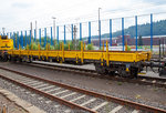   Einer der beiden Kran Schutzwagen zum GOTTWALD Gleisbauschienenkran GS 80.08 TT der STRABAG, abgestellt am 17.09.2016 in Kreuztal, hier der 37 80 3999 129-4 D-BRS (Gattung Res) der BMTI Rail Service