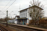   Der Bahnhof Bad Camberg von der Gleisseite am 13.01.2018.