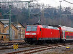 Die 146 005-4 (91 80 6146 005-4 D-DB) der DB Regio NRW schiebt den RE 9 (rsx - Rhein-Sieg-Express) Siegen - Kln – Aachen, am 23.12.2021 vom Bf.