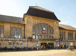 darmstadt-hauptbahnhof/607624/hauptbahnhof-darmstadt-der-haupteingang-vom-empfangsgebaeude 
Hauptbahnhof Darmstadt der Haupteingang vom Empfangsgebäude am 07.04.2018. 