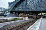 Die an die DB Fernverkehr AG vermietete 193 107-0 (91 80 6193 107-0 D-Rpool) der der Railpool GmbH (M�nchen), hat mit 24 Minuten Versp�tung am 01 September 2026 mit dem ICE 1540 von Berlin S�dkreuz, einem ICE L (Talgo 230 Garnitur), den Zielbahnhof K ...