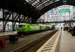 Die an die FlixTrain GmbH (M�nchen) vermietete SIEMENS Vectron AC 193 437 (91 80 6193 437-1 D-ELOC) der ELL - European Locomotive Leasing (Wien) f�hrt am 01 September 2026 mit dem FlixTrain FLX 30 Zugnummer 1321 (K�ln Hbf via Hannover Hbf nach Berlin ...