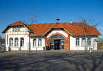   Das Empfangsgebäude vom Bahnhof Mainz-Bischofsheim am 08.04.2018.