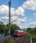   Steuerwagen voraus (geschoben von der 111 122-8) erreicht der RE 9  rsx / Rhein-Sieg-Express   (Wissen – Köln – Aachen), z.Z.
