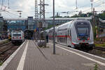 Wenn alles planmäßig läuft stehen wie hier gegen 15:00 Uhr zwei lokbespannte Doppelstock-IC 2 im Hauptbahnhof Siegen nebeneinander und machen Kopf (Fahrtrichtungswechsel). Wobei ein Kopfbahnhof ist der Hbf siegen nicht, aber die Gleise in dieser Blickrichtung gehen in westlicher Richtung Köln.

Links auf Gleis 3, die 147 563 (91 80 6147 563-1 D-DB - IC 4887) mit dem IC 2228 / RE 34 (Frankfurt am Main Hbf - Siegen Hbf - Münster(Westf)Hbf) . Rechts auf Gleis 4, die 147 578-9 (91 80 6147 578-9 D-DB – IC 4905) mit dem IC 2321 (Norddeich Mole - Münster Hbf - Siegen Hbf - Frankfurt am Main Hbf).
