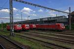 Auf den Abstellgleisen am Bahnhof Wanne-Eickel waren am 10.05.24 vier Generationen an TRAXX vertreten, die auf neue Eins�tze warteten.
