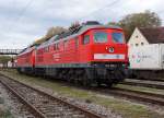 DB: Beim Lindauer Gterbahnhof warteten die 232 589-2 und 23262-6 am 30. Oktober 2014 auf den nchsten Einsatz. 
Foto: Walter Ruetsch 