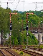   Die Zeiten der Formsignale in Kreuztal gehören wohl bald der Vergangenheit an, die ersten neuen Lichtsignale, wie hier die Signale 25 ZR 3 und 25 ZR 4 stehen bereits am 30.05.2014.
