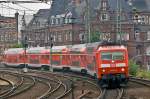 120 201-9 mit RE 33006 von Rostock Hbf Richtung Hamburg Hbf bei der Einfahrt im Hamburger Hbf.Ankndigung fr die Bahntour nach Hamburg