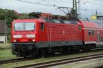 143 250-9 hat ihr Nachmittagsschlfchen beendet und fhrt nun Ihre S1 von Rostock Hbf nach Warnemnde an den Bahnsteig.19.08.2011 