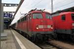 kaum war 120 108-6 angekommen kam auch schon 115 459-0 rein und wollte wieder zurck nach Stralsund.Rostock Hbf am 20.04.2012