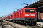 112 104-5 mit RE1 von Rostock Hbf nach Hamburg Hbf kurz vor der Ausfahrt im Rostocker Hbf.25.05.2012