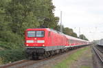 112 113 mit RE 13290 von Warnemünde nach Berlin bei der Durchfahrt in Rostock-Bramow.15.09.2018