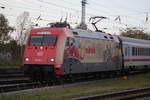 101 064-4 mit IC 2212(Koblenz-Binz)bei der Ausfahrt im Rostocker Hbf.27.10.2019