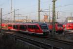 642 053-2 als RB 11(RB 13123)von Wismar nach Tessin bei der Ausfahrt im Rostocker Hbf neben an stand 120 203-5 mit dem Reserve-Park des Hanse-Express.29.12.2015