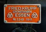   Fabrikschild der Dampflokomotive 50 975, ex DB 050 975-2, am 26.03.2016 im DDM - Deutsches Dampflokomotivmuseum in Neuenmarkt-Wirsberg.