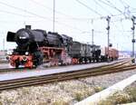 52 4867 mit gemischtem Güterzug als Programm Nummer 3.7 bei der Jubiläumsparade 150 Jahre Deutsche Eisenbahn mit Pwg-Umbau aus preuß.