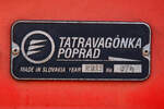 Tatravagónka a.s. Poprad Fabrikschild von dem Drehgestell-Flachwagen, 31 80 4852 933-9 D-DB, der Gattung Samms 489.1, der DB Cargo, am 21.02.2013 in Herdorf.