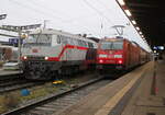 218 497 und 146 270-4 am 27.12.2025 im Rostocker Hbf