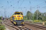 303007 (275 307-1)  Demi  der Strukton Railinfra Materieel B.V., 's mit einem Bauzug in Priort Richtung Golm unterwegs.