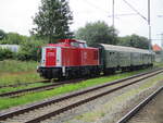 IntEgro 202 885 rangierte,am 27.Juli 2024,in Bergen/Rügen den Wagenpark vom Bahnsteig zum Lokschuppen.