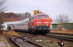 DB 218 307-7 und 376-2 verlassen hier mit dem üblichen Getöse Husum mit dem IC 2074  Uthlande  Richtung Westerland.