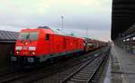 Da sie momentan die einzige Lok im Einsatz ist hier nochmal ein Bild der 1245 021-1 mit einem SyltShuttle festgehalten im Bahnhof Westerland auf Sylt.