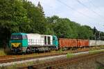 NRAIL/BELog 272 205-6 beim Entladen des Düngerzuges mittels einen großen Baggers, Jübek 29.07.2022