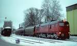 ex DR-V 200 027 (Woroschilowgrad 0161/1967), jetzt AngelnBahn 101 mit 3 Schiebewandwagen für die Fa. Nestlé in Kappeln (Schlei) am 28.12.2001   