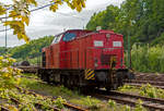 Die 203 115-1 (92 80 1203 115-1 D-EBM) der EBM Cargo GmbH (Eisenbahnbetriebsgesellschaft Mittelrhein GmbH, Gummersbach), ex DB 202 450-3, ist am 17.05.2012 in Betzdorf/Sieg abgestellt.