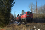 218 428 mit dem RE2 RE4863 Hof - München in Röslau. 29.12.24
