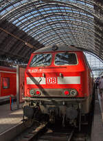 Die 218 429-9 (92 80 1218 429-9 D-DB) der DB Regio steht mit einem Nahverkehrszug am 25.05.2012 im Hbf Frankfurt/Main zur Ausfahrt bereit.  

Die V 164 wurde 1978 bei Krupp unter Fabriknummer 5395 gebaut und an die Deutsche Bundesbahn geliefert.
