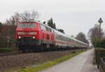 218 456-2 mit IC Allgäu 2012 mit einer zweiten 218 am Zugende, eine sehr seltene Zugzusammenstellung bei der Durchfahrt in Bellenberg am 16.12.2014.
