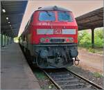 (Bildvariante II) Die DB 218 ist mit ihrem RE aus Hamburg in Travemünde angekommen und der Zug ist schon wieder für die Rückfahrt bereit. Nachdem wir die Fahrräder und Gepäck ausgeladen hatten, gab es dies eine Bild im Bahnhof von Travemünde, bevor wir ostwärts in Richtung Rügen davonradelten...

14. Mai 2006