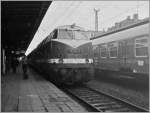 Im  Negativ -Archiv gefunden: Reichsbahnambiente mit der 118 164-3 im Mittelpunkt in Schwerin im Sept. 1990.