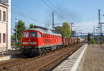   Die Ludmilla 233 322-7 (92 80 1233 322-7 D-DB) der DB Cargo, ex DB 232 322-8, ex DR 132 322-9, fährt am 19.09.2018 mit einem Güterzug durch den Hauptbahnhof Brandenburg an der Havel.