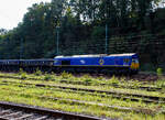 Die nun an die Neo Lox GmbH (Bottrop) vermietete Class 66 – 266 067-8 (92 80 1266 067-8 D-BRLL) der Beacon Rail Leasing Ltd (London) ist am 03 Oktober 2026, mit einem mit Schotter beladenen Sch�ttgutkippwagen-Zug (Wagen der Gattung Uas (9300) b ...