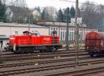 294 886-7 (V90 remotorisiert)  der DB Schencker Rail fährt am 10.03.2012, nach getaner Arbeit, in Kreuztal auf den Abstellplatz.