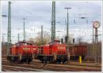 Die 294 840-4 (ex DB 290 340-9)  und 294 656-4 (ex DB 290 156-9), zwei remotoriesierte V 90, der  DB Schenker Rail Deutschland AG abgestellt am 15.02.2014 in Wetzlar.