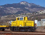 Die O&K MB 10 N (IT-RFI 270460-4) der CTR - Consorzio Triveneto Rocciator am 26.03.2022 in Trient (Trento), ex FD FMT VE 2177 H, ex Migros (CH) Tm 2/2 - Tm 237 927-9, ex Lok II der VEGLA - Vereinigte