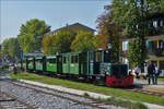    Lok 57499 der Chiemsee Bahn kommt mit ihrem Zug in Prien am Chiemsee an.