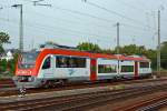   Der VT 114 (95 80 0615 114-5 D-VIAS / 95 80 0615 614-4 D-VIAS) der VIAS - Odenwaldbahn fhrt am 18.08.2014 im Hbf Hanau vom Abstellbereich zum Bahnsteig.