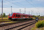 Der zweiteilige Dieseltriebzug 623 018 / 623 518 (95 80 0623 018-8 D-DB / 95 80 0623 518-7 D-DB, ein Alstom Coradia LINT 41 (neue Kopfform) der DB Regio Nordost, erreicht am 16.05.2022 als RE 4