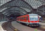 928 704 / 628 704 der DB verlässt am 07.07.2012 als RB 38 - Erft-Bahn den Hbf Köln in Richtung Köln-Deutz.